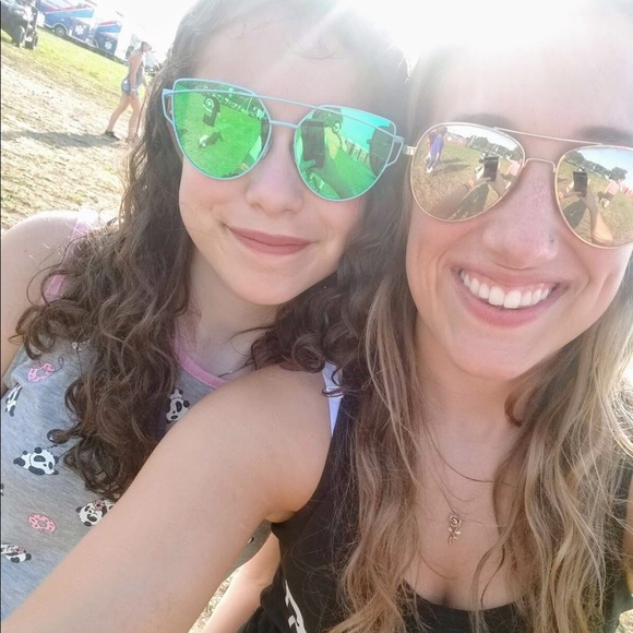 Meet your Posher, Morgan - Picture 1 of 2